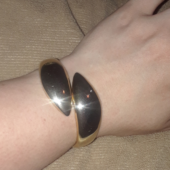 2 Beautiful Bracelets - Picture 5 of 6